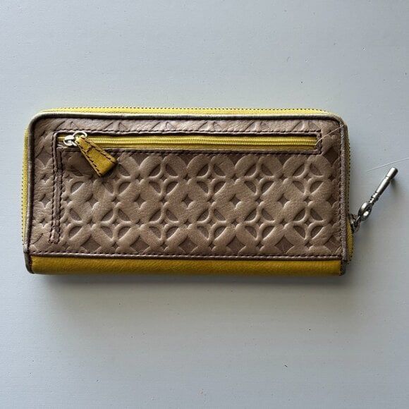 Fossil Vintage Embossed Leather Full-Zip Long Wallet w/Key Zipper Pull - Picture 2 of 3